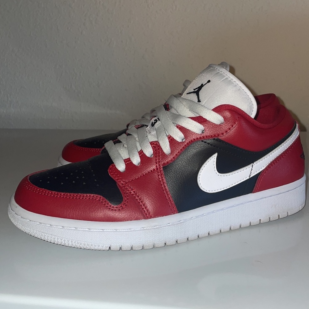 Air Jordan 1 Low. Red/White/Black